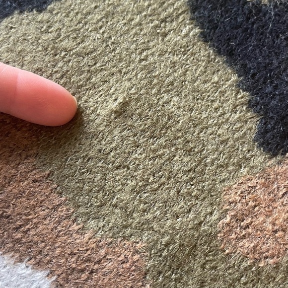 Zara Camouflage print sweater skirt.
NWT. Small - Picture 9 of 13